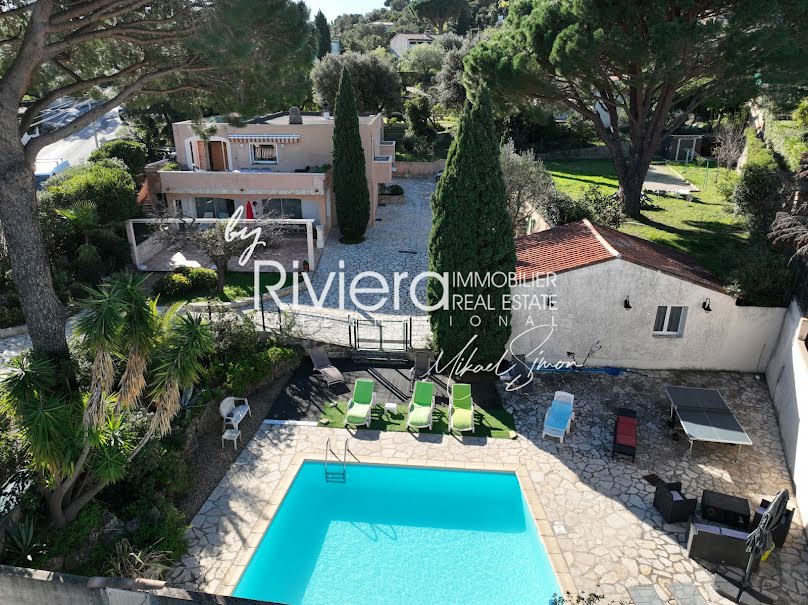 Vente villa 9 pièces 240 m² à Cavalaire-sur-Mer (83240), 1 365 000 €