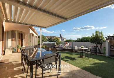 Maison avec piscine et terrasse 1