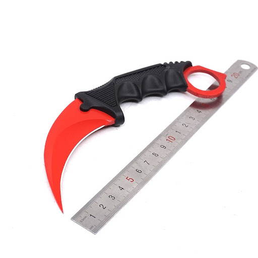 Title 3, Onopgemerkte Elite Game Prop Claw Blade. Overhe...
