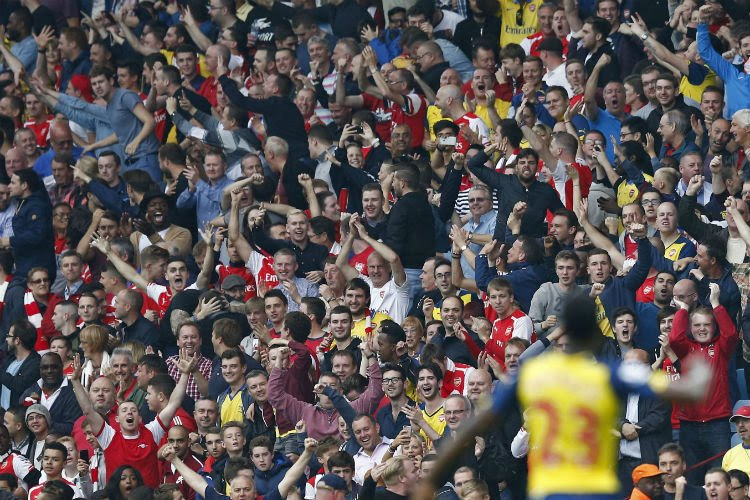 🎥 Un joueur prêté par Arsenal sort en pleurs après une insulte raciste