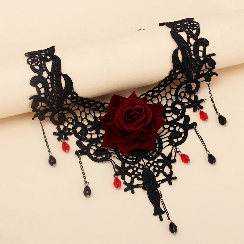 Collier gothique Lolita dentelle rose style sombre, un accessoire parfait pour compléter votre tenue et affirmer votre style unique.