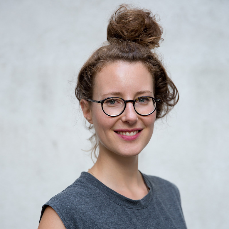 woman with brown hair in bun smiling, Founders Academy, Google for Startups