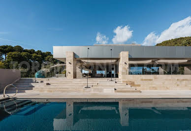 Villa with garden and terrace 3