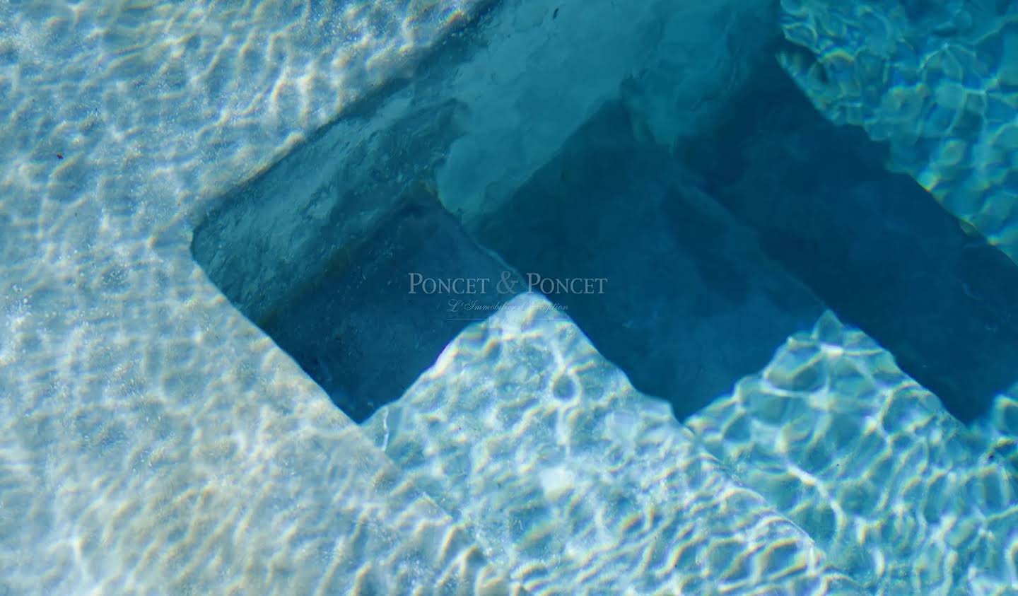 Propriété avec piscine et jardin Uzès