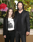 Winona Ryder remains very close friends with her 'Dracula' co-star Keanu Reeves.