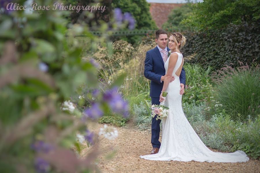 Fotografo di matrimoni Alice Birch (alicerosephotos). Foto del 2 luglio 2019