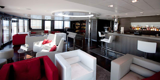 Ponant-Boreal-lounge.jpg - The lounge of Ponant's Le Boreal offers a comfortable relaxation zone after an afternoon of exploring on shore.