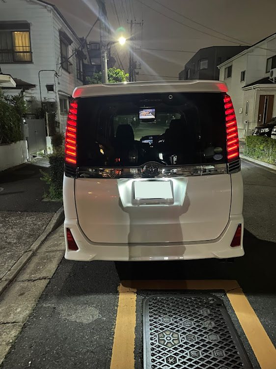 ヴォクシーのテールランプ交換に関するカスタム事例の投稿画像1枚目