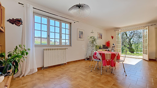 House with garden 5