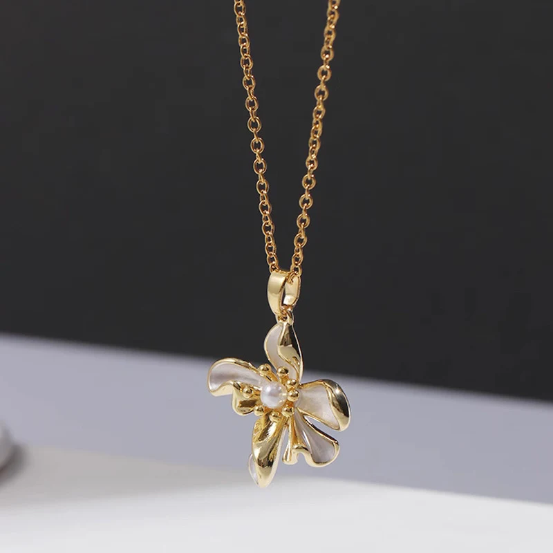 Niche Design Ins Style sleutelbeenketting, een elegante en trendy ketting die jouw outfit perfect maakt, geschikt voor elke gelegenheid.