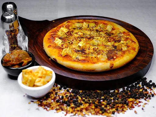 Achari Paneer Pizza