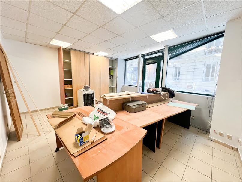 Location  locaux professionnels  56 m² à Paris 17ème (75017), 1 915 €