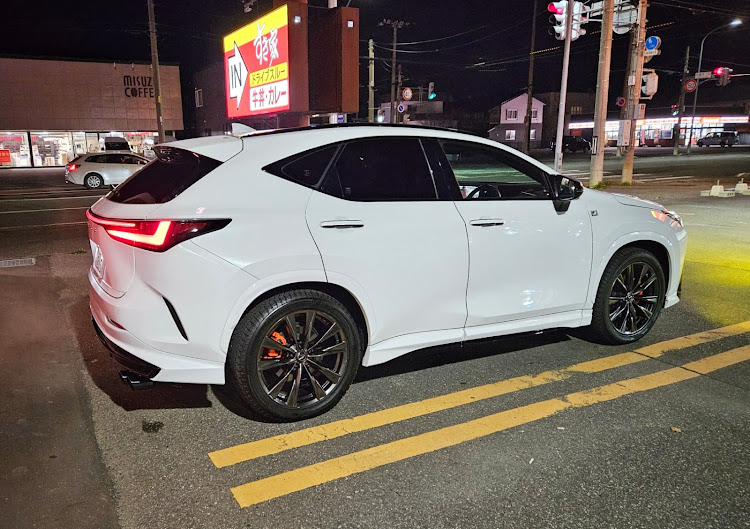 NXのスタッドレス仕様・洗車・ホイール交換・TRDエアロ・TRDマフラーに関するカスタム事例の投稿画像2枚目