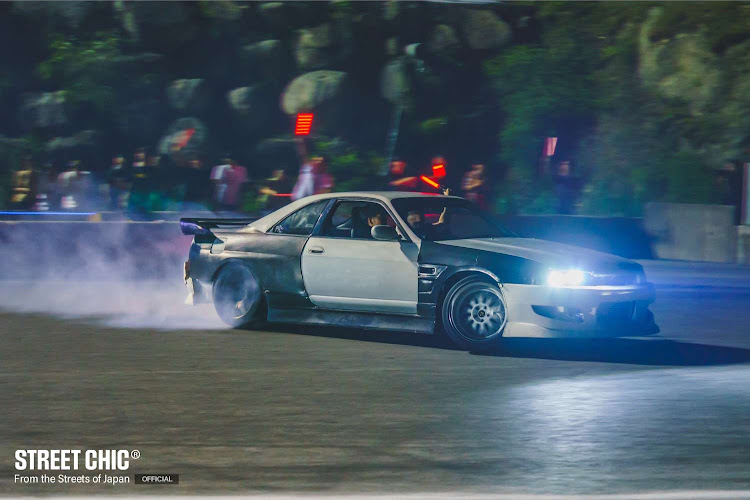 スカイラインの#スカイライン・#ドリ車・ドリドレナイト・VS-XX・満力ウイングに関するカスタム事例の投稿画像1枚目