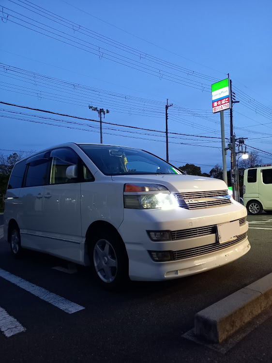 ヴォクシーの車検から帰還・トラブル発生！へるぷみーに関するカスタム事例の投稿画像1枚目