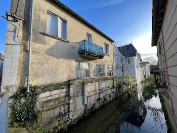 maison à Saint-Jean-d'Angély (17)