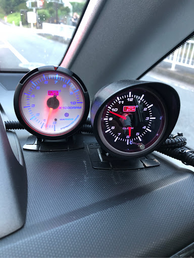ホンダ ステップワゴンを華麗にカスタム By Moty 18 08 31 Rgは時計が無いので最初オートメーター の時計を付けましがアナログのタコメーターも付けたく Cartune