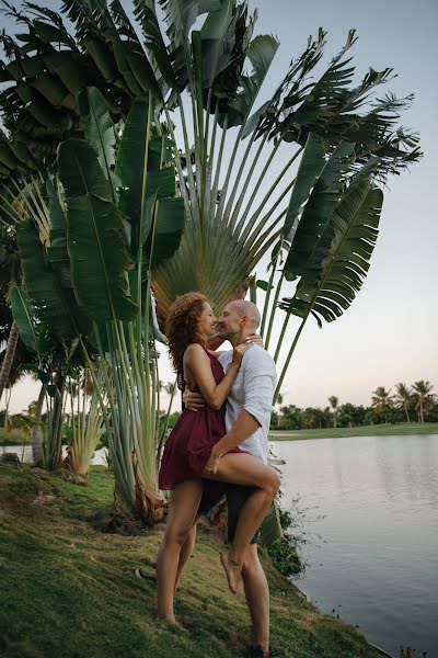 Fotógrafo de casamento Elena Mikhaylova (elenamikhaylova). Foto de 4 de abril 2022