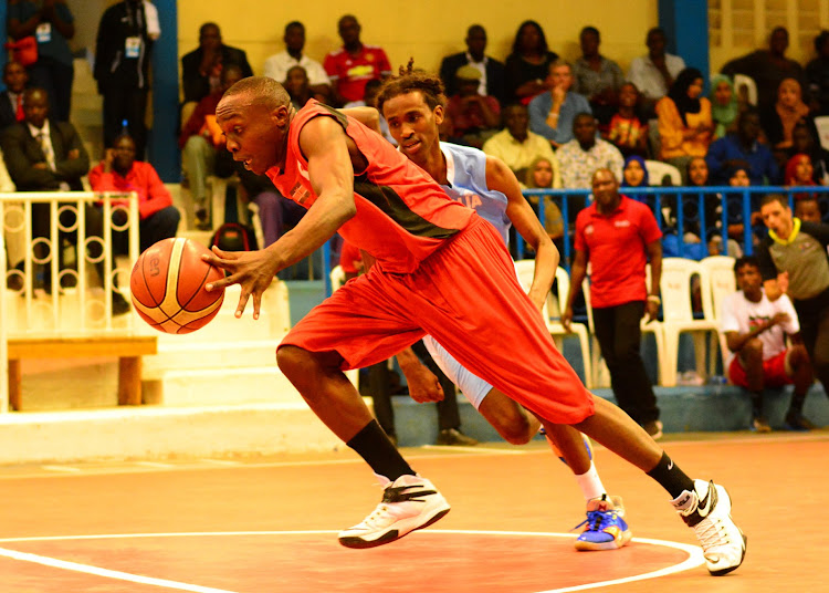 Kenya's Erick Mutoro outpaces Ednan Guled of Somalia during the Fiba AfroBasket pre-qualifiers at Nyayo on January 16