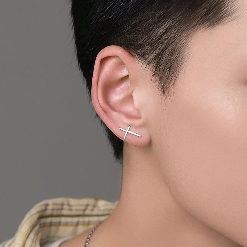 Boucle d'oreille unique personnalisée Hip-hop Cross Clip pour garçons Style Cool Vent Froid Bijou urbain tendance