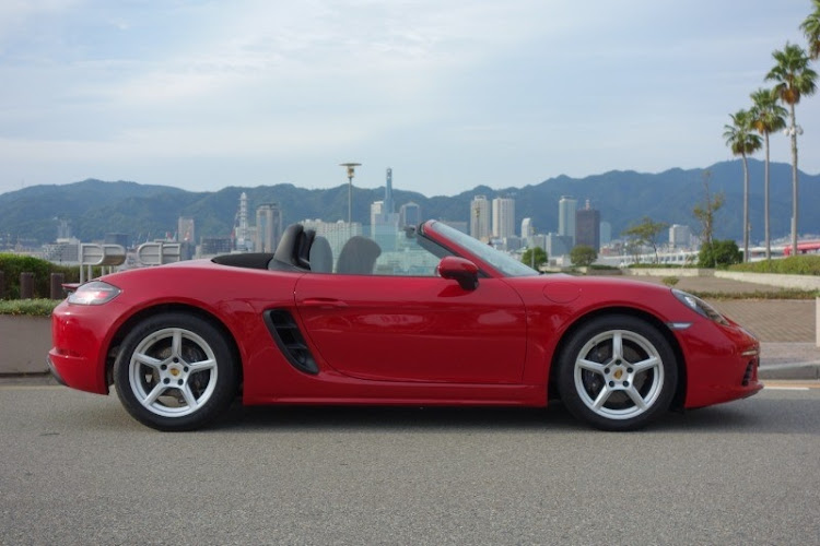 718 ボクスターの718ボクスター・カーマインレッド・ポルシェに関するカスタム事例の投稿画像1枚目