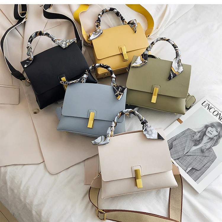 Sac à main bandoulière femme avec écharpe, chic et pratique. Le compagnon idéal pour transporter vos essentiels avec élégance.