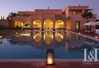 Maison avec piscine et terrasse 12