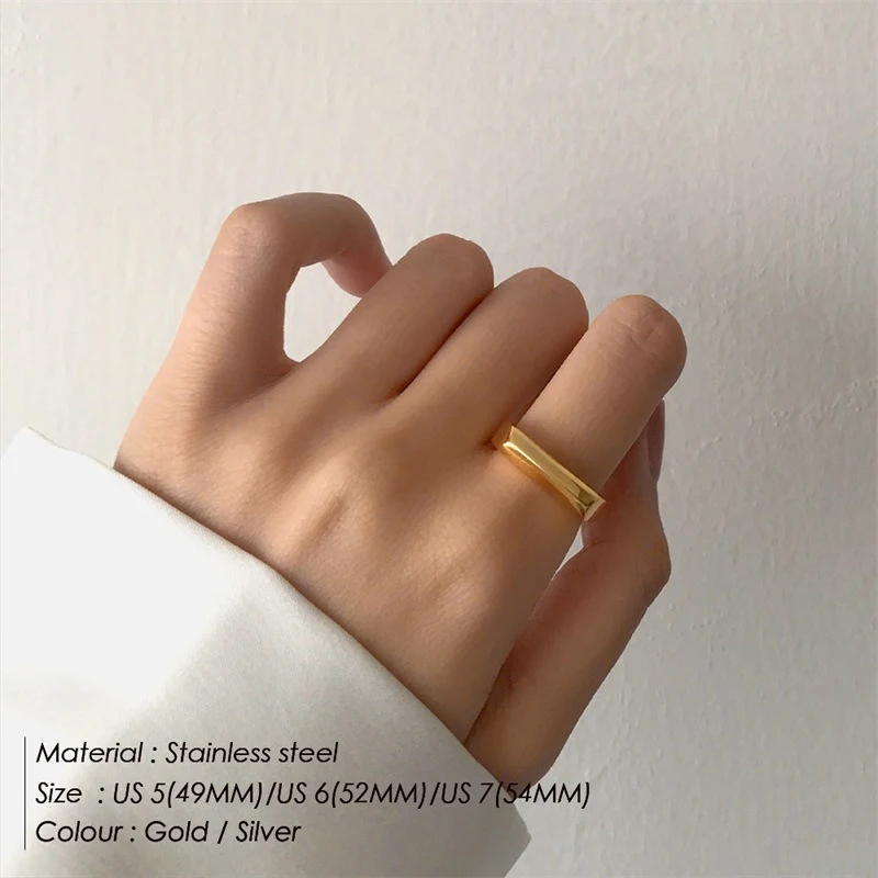 Gladde Punk Hip Hop ring van roestvrij staal, stoere heren- en damesring, minimalistisch design, duurzaam en stijlvol, perfect voor dagelijks gebruik.