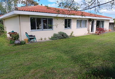 Maison avec jardin et terrasse 11