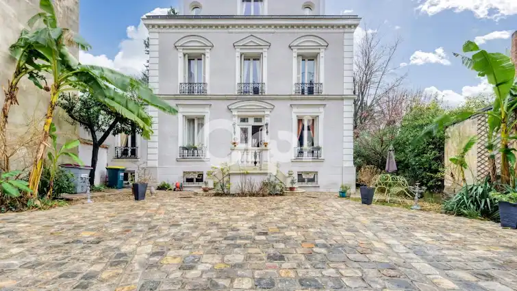 House with terrace