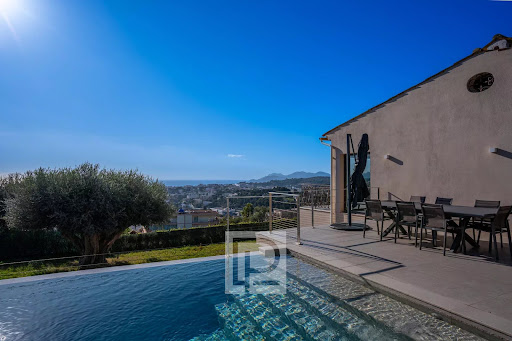 Villa with pool 3