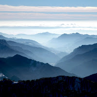 Una valle nella foschia di 