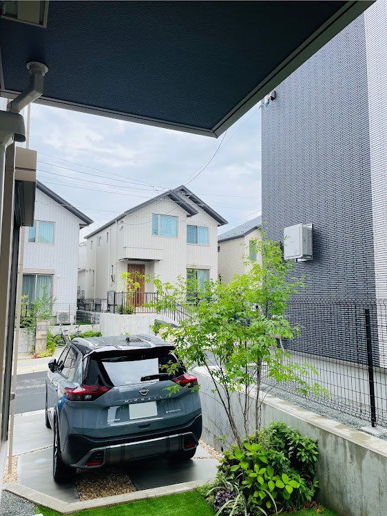 エクストレイルのお尻ショット・新緑と愛車に関するカスタム事例の投稿画像1枚目