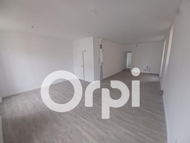 Vente appartement 3 pièces 77.23 m² à Saint-Etienne-de-Saint-Geoirs (38590), 192 000 €