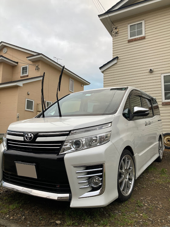 ヴォクシーのお久しぶりです🤣・生きてます・ローガン北海道・コロナに負けない・ホイールチェンジに関するカスタム事例の投稿画像1枚目
