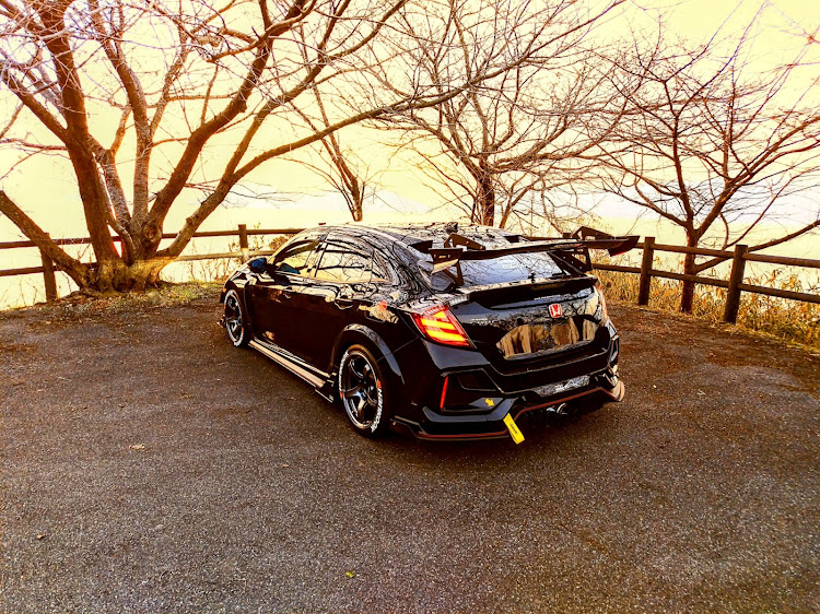 シビックタイプRの愛車の好きな角度に関するカスタム事例の投稿画像2枚目