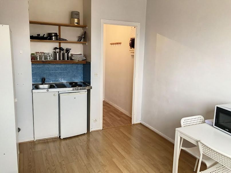 Location meublée appartement 1 pièce 16 m² à Lille (59000), 422 €