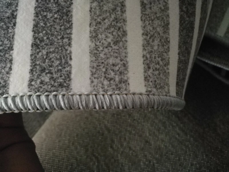 Title 10, Tapis salon, couverture chambre, table de cheve...