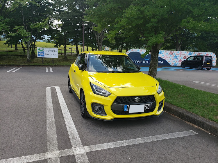 スイフトスポーツのあづま総合運動公園・木陰で涼む・洗車後に関するカスタム事例の投稿画像2枚目