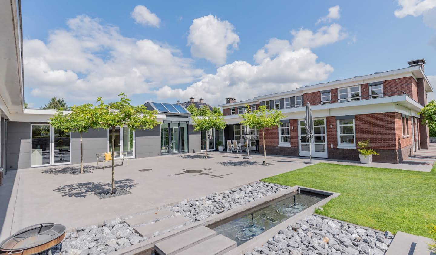 Villa with pool Almere