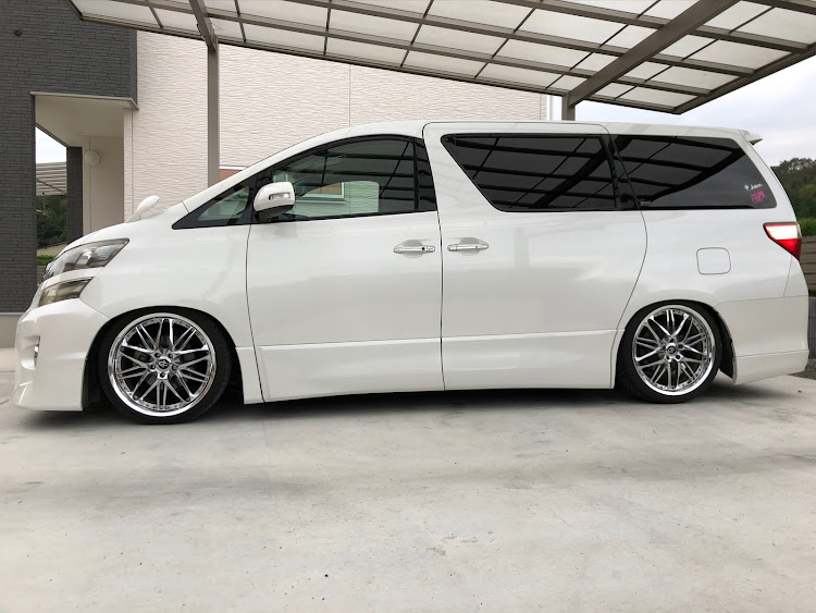 ヴェルファイアの自分の車のレアパーツ・ビビリーズに関するカスタム事例の投稿画像1枚目