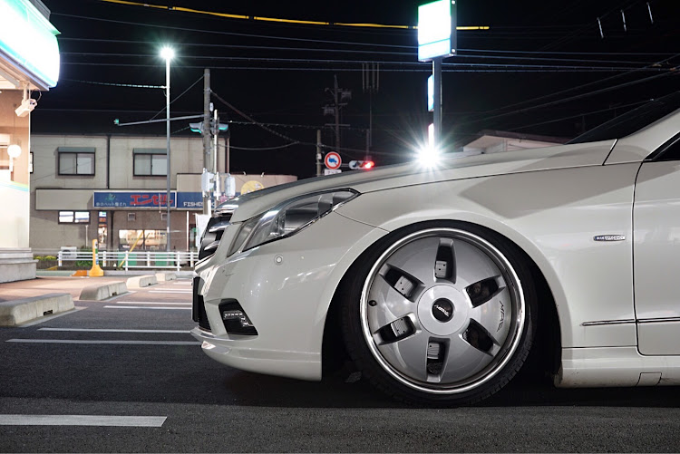 Eクラス クーペのじんちゃんさんが投稿したカスタム事例の投稿画像1枚目