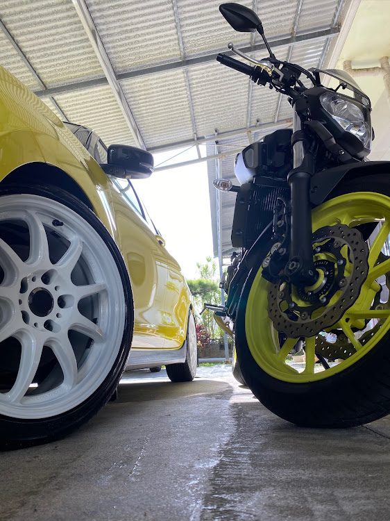 スイフトスポーツのD9R・フジツボマフラー・オーソライズRM・モンスタースポーツウイングに関するカスタム事例の投稿画像1枚目
