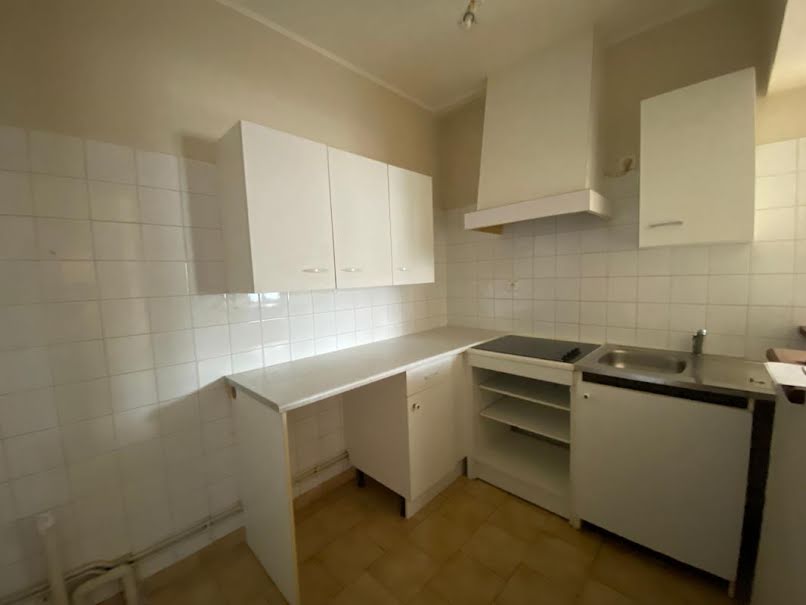 Location  appartement 3 pièces 50 m² à Caussade (82300), 615 €