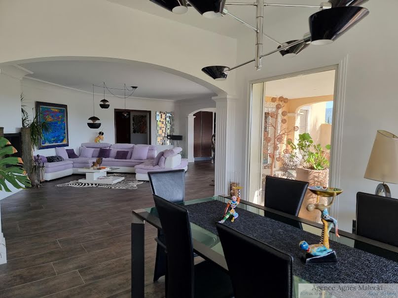 Vente villa 15 pièces 400 m² à Bormes-les-Mimosas (83230), 2 600 000 €