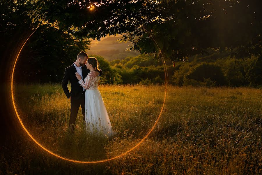 Fotografo di matrimoni Alpár Lukácsi (alparlukacsi). Foto del 30 ottobre 2023