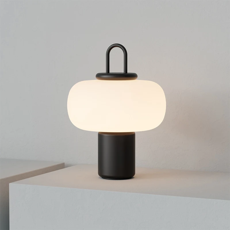 Minimalistyczna lampka nocna dla dzieci, japoński design, szklana. Kreatywne oświetlenie do sypialni. Stylowa i funkcjonalna dekoracja.