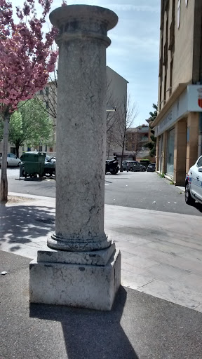 Colonne Romaine D'Aix