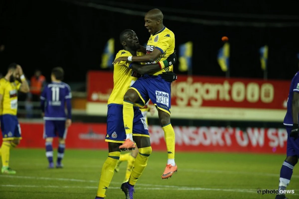 Bekende smaakmaker uit de Jupiler Pro League vond twee weken na sluitingstijd nog géén nieuwe club: "Ik hoop dat ze in België niet voortgaan op de roddels"