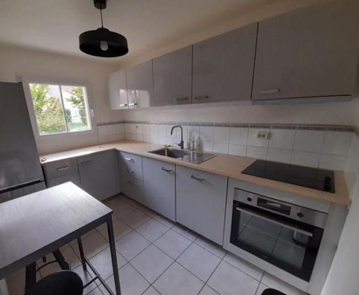 Location meublée appartement 1 pièce 88 m² à Poitiers (86000), 450 €